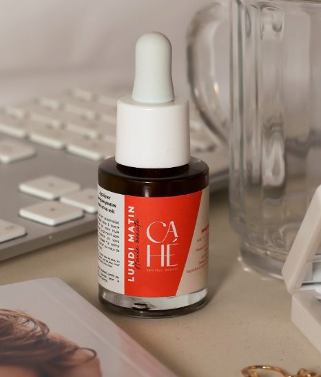 Huile visage ou sérum : quelle différence et lequel choisir ?