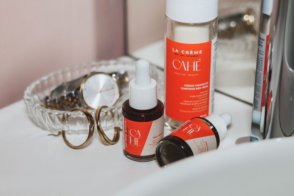 L'huile visage pour peau grasse et pores dilatés